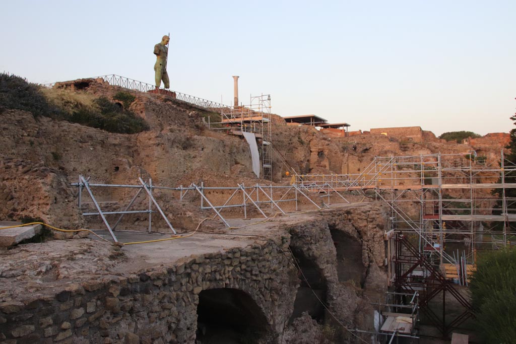 VIII.1.3 Pompeii. October 2023. Looking east across rear of Temple of Venus towards VIII.2. Photo courtesy of Klaus Heese.