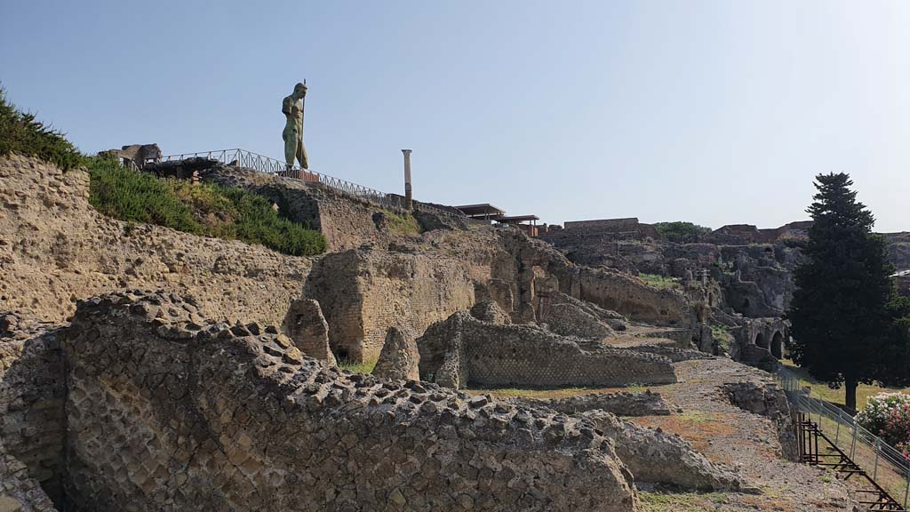 VIII.1.3 Pompeii. August 2021. Looking east across rear of Temple of Venus.
Foto Annette Haug, ERC Grant 681269 DÉCOR.
