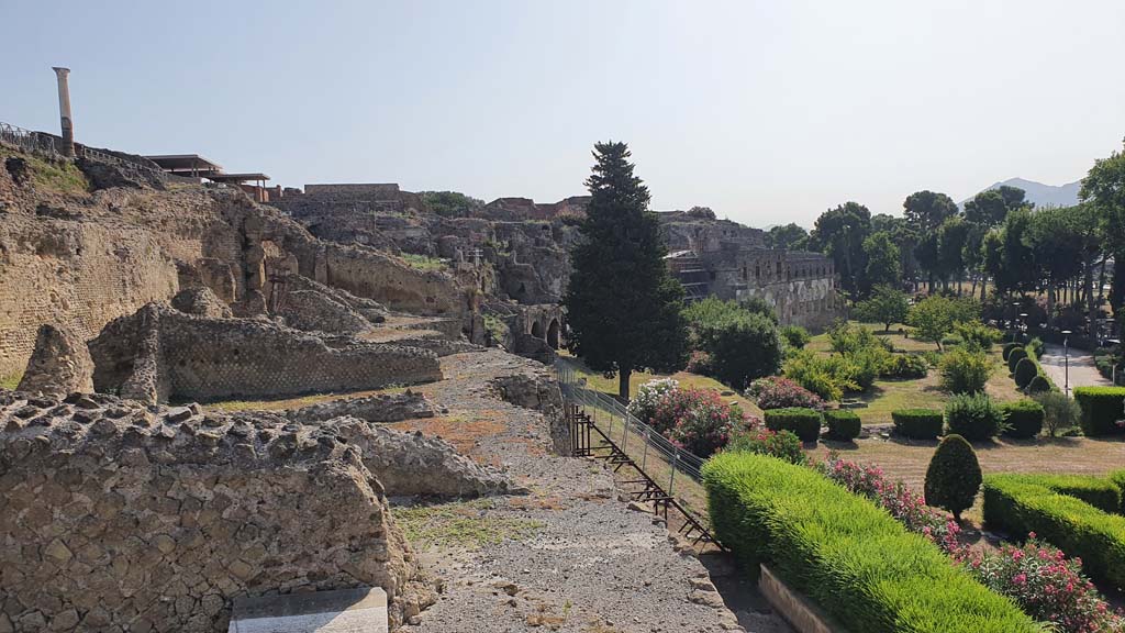 VIII.1.3 Pompeii. August 2021. Looking east across rear of Temple of Venus towards VIII.2.
Foto Annette Haug, ERC Grant 681269 DÉCOR.

