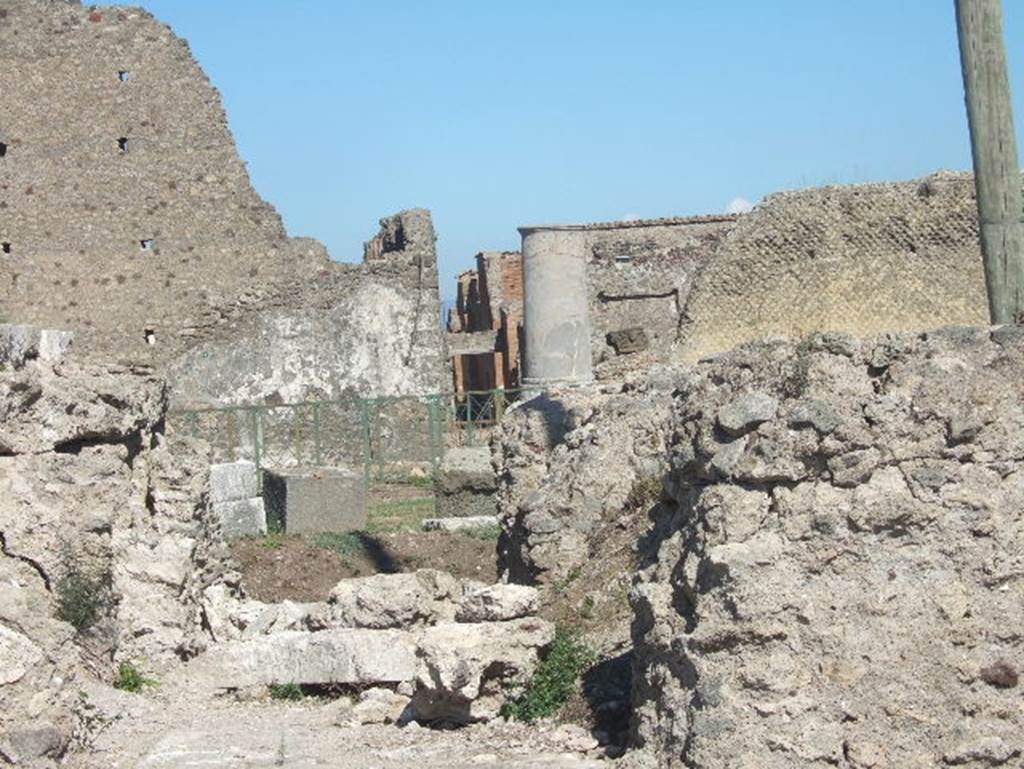 VIII.1.5 Pompeii. September 2005. Looking east across the Temple of Venus.