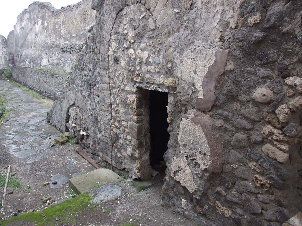 VIII.1.7 Pompeii. December 2007. Under the steps to upper gallery of the colonnade around the Forum from Vicolo di Championnet.
The smaller arch has been filled in and the taller has also been filled in but a new doorway has been made.
