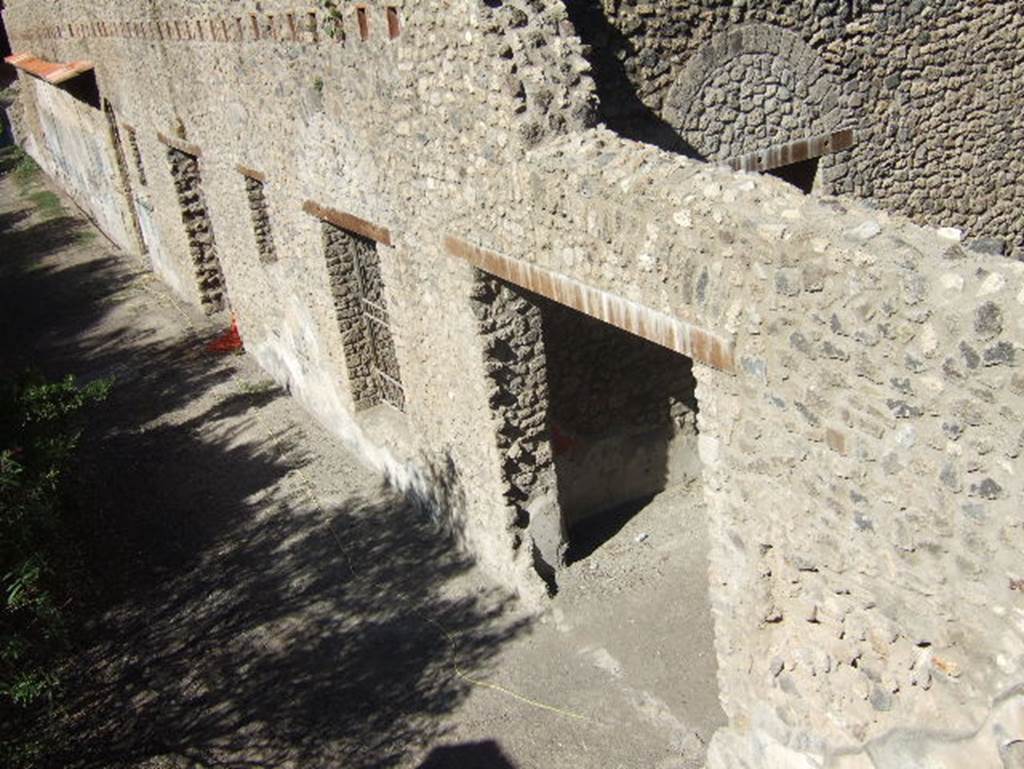 VIII.1.a Pompeii. September 2005. Entrance doorways along side of portico.