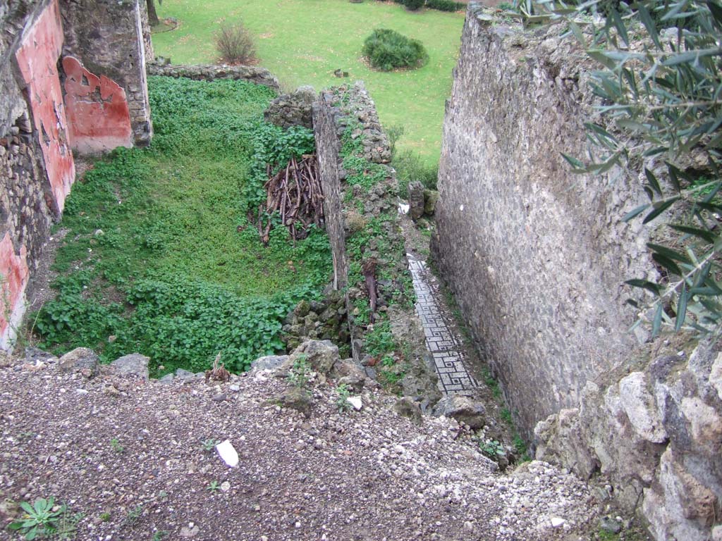 VIII.2.3 and VIII.2.16 Pompeii. December 2005. 
Triclinium of VIII.2.16 on the lower level, on left, with corridor on lower level belonging to VIII.2.1, on right.
