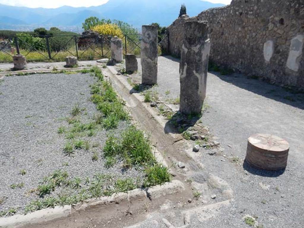 VIII.2.3 Pompeii. May 2018. Looking south along west portico of peristyle. Photo courtesy of Buzz Ferebee.