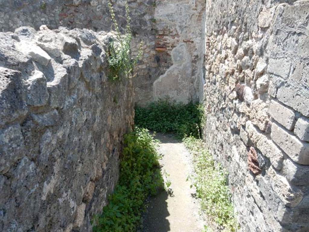 VIII.2.3 Pompeii. May 2018. North end of passageway, looking west towards turn to south. Photo courtesy of Buzz Ferebee.