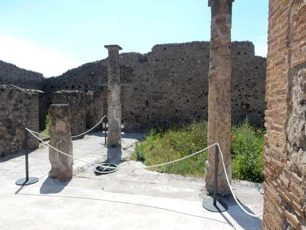 VIII.2.13 Pompeii. May 2018. Looking south-west from tablinum across garden towards rear doorway and three small rooms on the south side. Photo courtesy of Buzz Ferebee.
