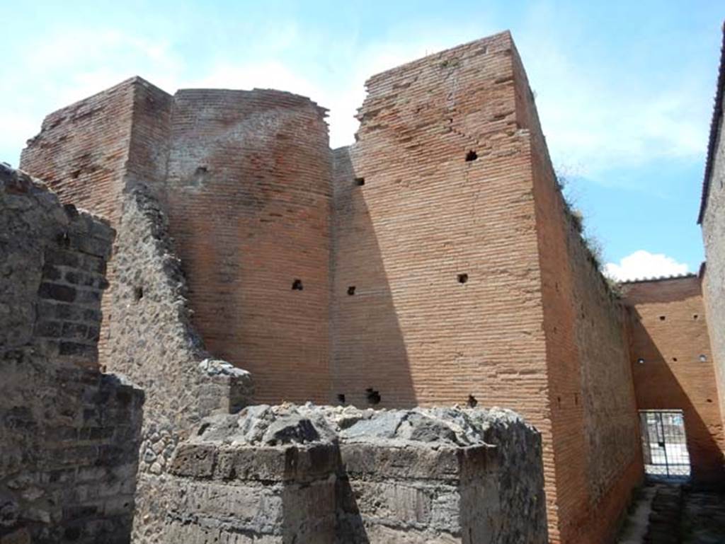 VIII.2.7/14 Pompeii. May 2018. 
Looking north-east from end of corridor leading from VIII.2.5, looking towards rear of VIII.2.6, on left, and doorway at VIII.2.7.
Photo courtesy of Buzz Ferebee.

