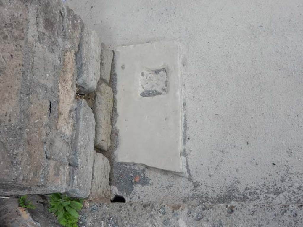 VIII.2.14 Pompeii. May 2017. Detail of south side of doorway. Photo courtesy of Buzz Ferebee.