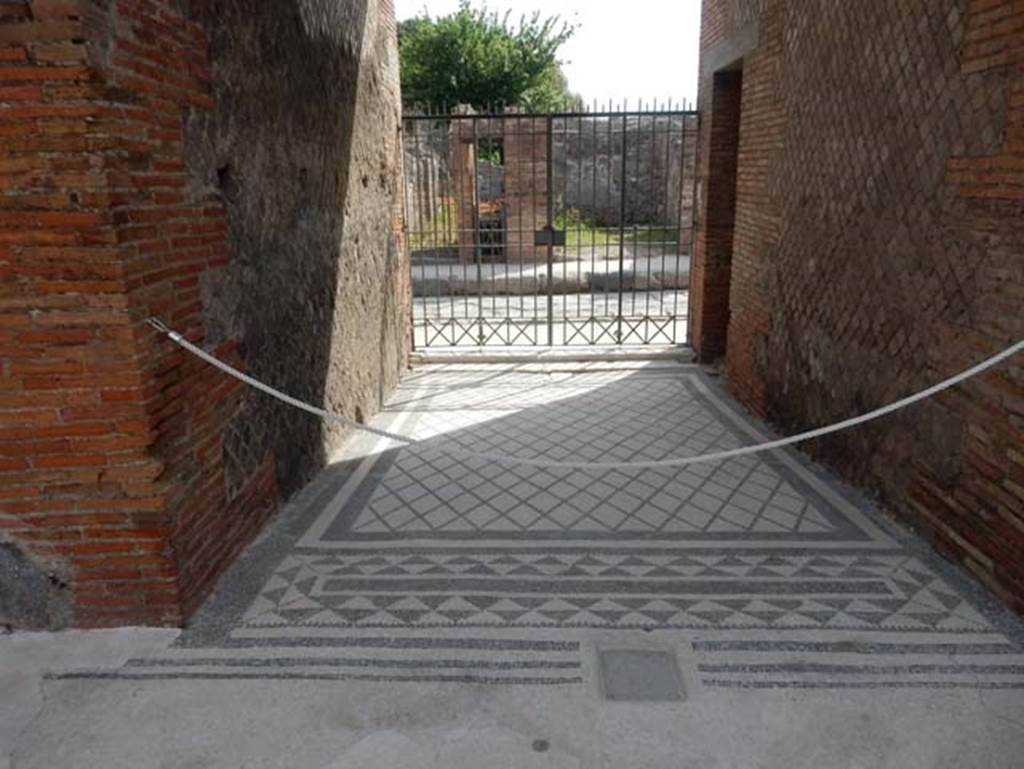 VIII.2.16 Pompeii. May 2017. Looking east lnto entrance corridor towards doorway, from atrium.  Photo courtesy of Buzz Ferebee.
