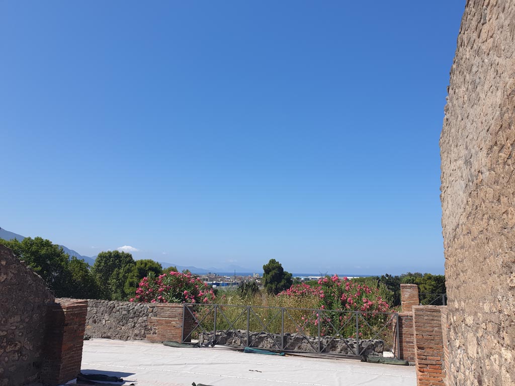 VIII.2.16 Pompeii. August 2023. Looking from tablinum across east portico. Photo courtesy of Maribel Velasco.