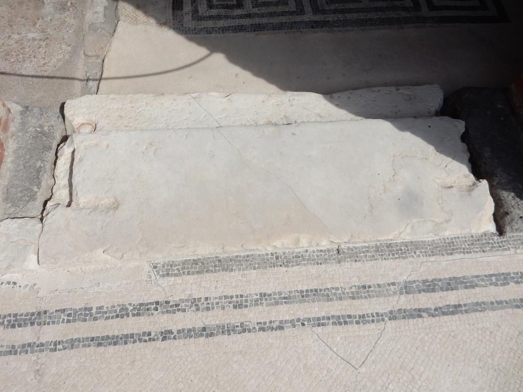 VIII.2.16 Pompeii. May 2017. Threshold of cubiculum on north side of atrium. Photo courtesy of Buzz Ferebee.