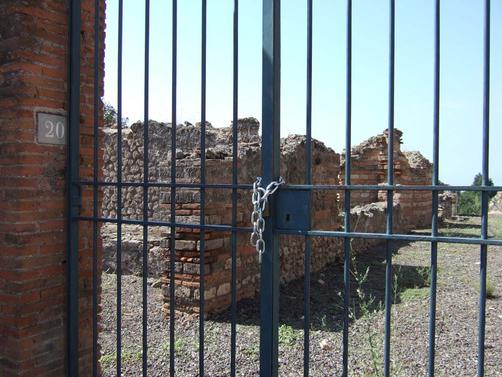 VIII.2.20 Pompeii. September 2005. Looking south-west from entrance doorway.