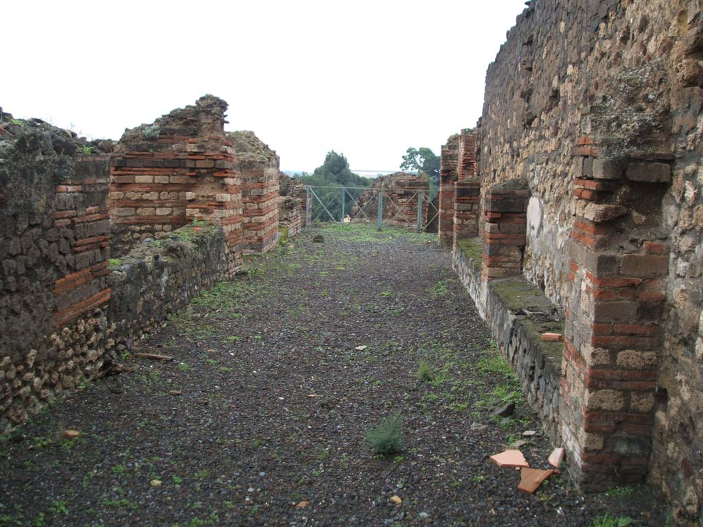 VIII.2.20 Pompeii. December 2004. Corridor leading west to peristyle on existing upper level.