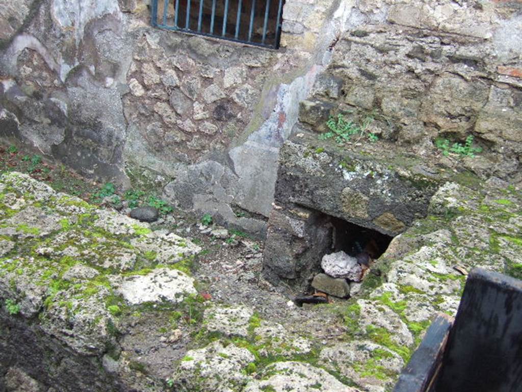 VIII.2.24 Pompeii. December 2005. Looking west across bar-counter.

