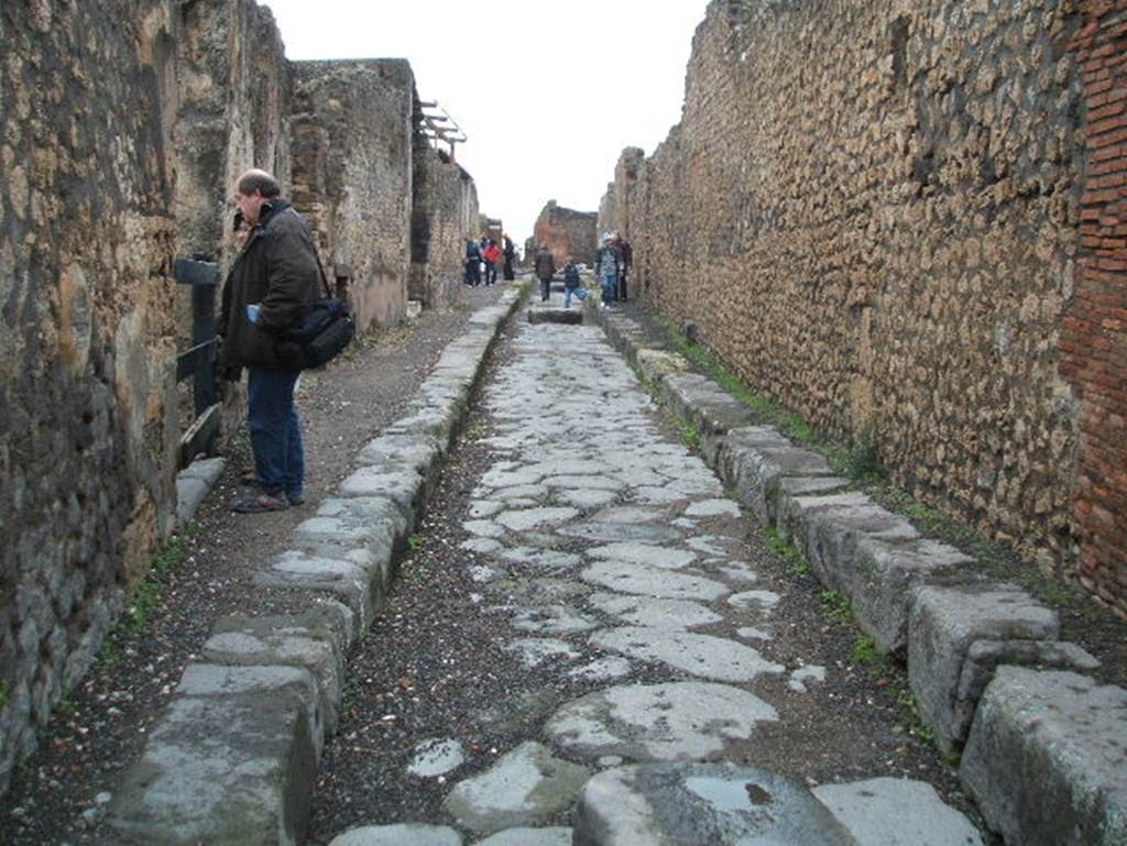 VIII.2.28 Pompeii. December 2005. Via della Regina looking west.         VIII.3 on right.