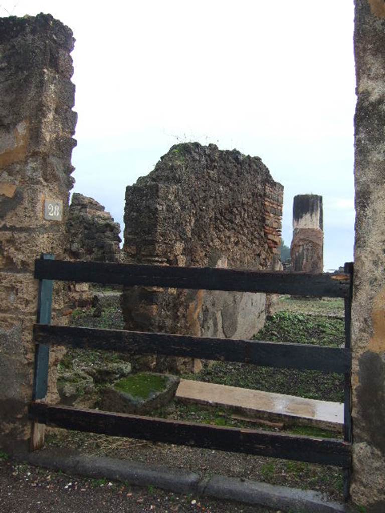 VIII.2.28 Pompeii. December 2005. Entrance doorway. On the left (east) is a doorway leading to the anteroom of the kitchen, and to the kitchen and latrine. The kitchen and latrine are to the east of the anteroom. The kitchen had a hearth built against the east wall, and the latrine with a small window was in the north-east corner.
