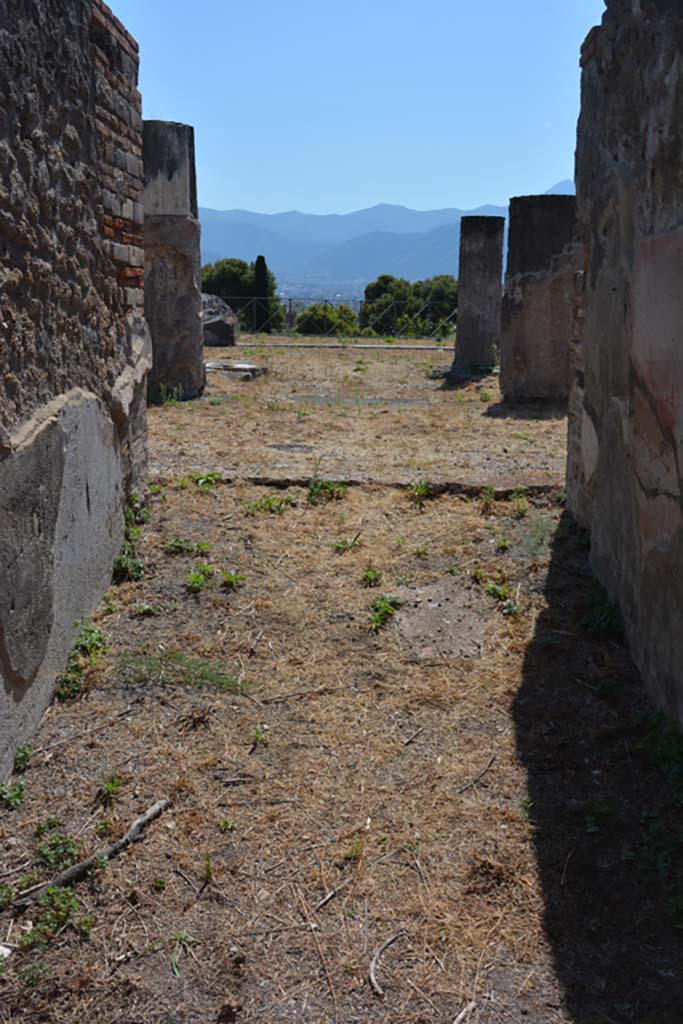 VIII.2.28 Pompeii. March 2019. Looking south towards atrium from entrance corridor/fauces.
Foto Annette Haug, ERC Grant 681269 DÉCOR.
