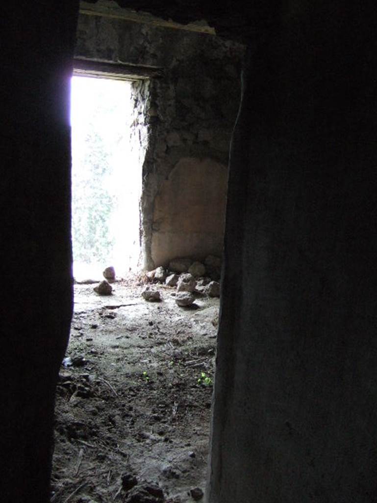 VIII.2.28 Pompeii. May 2006. Looking south into vestibule of triclinium with nymphaeum.