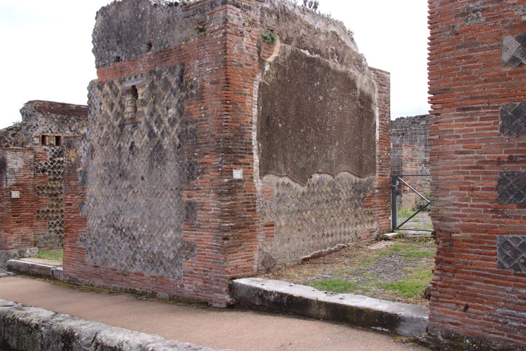 VIII.2.30 Pompeii. May 2024. Looking towards east side of entrance doorway. Photo courtesy of Klaus Heese.