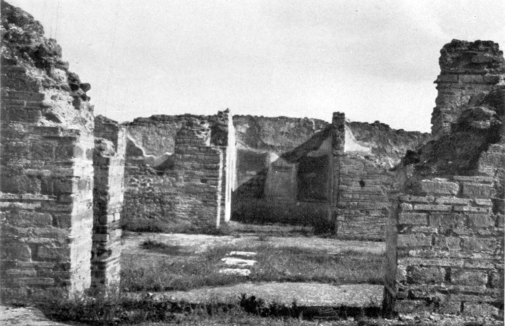 VIII.2.30 Pompeii. 1936 view across atrium looking east.
According to Schefold -
In the rooms (k), and (i) on the east side of the atrium, second and third room on the east side of the atrium, two pinakes with masks were seen on the east wall (Noack Lehmann taf 39.1).
See Schefold, K., 1957. Die Wände Pompejis. Berlin: De Gruyter. (p.216-7).
See Noack, F. and Lehmann-Hartleben, K., 1936. Baugeschichtliche Untersuchungen am Stadtrand von Pompeji. Berlin: De Gruyter, Taf. 39,1.
