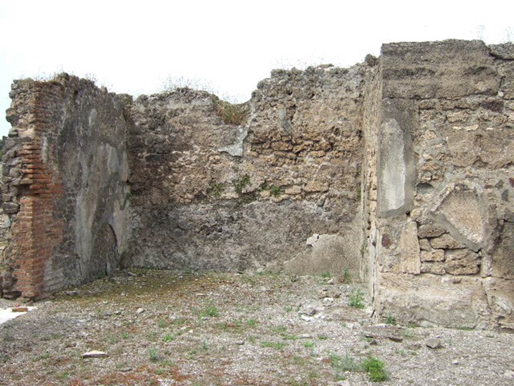 VIII.2.34 Pompeii. May 2006. Room ‘i’, looking west into ala from atrium ‘c’.