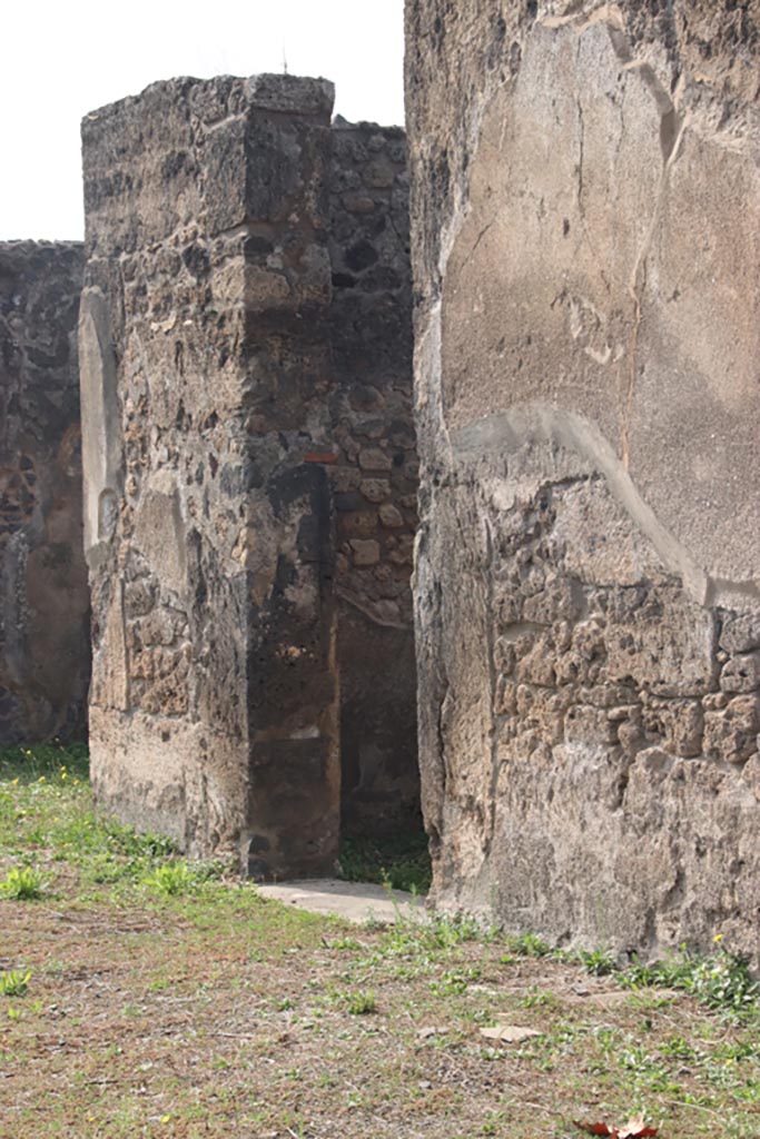VIII.2.34 Pompeii. October 2023. 
Doorway to room ‘k’ on west side of atrium. Photo courtesy of Klaus Heese.
