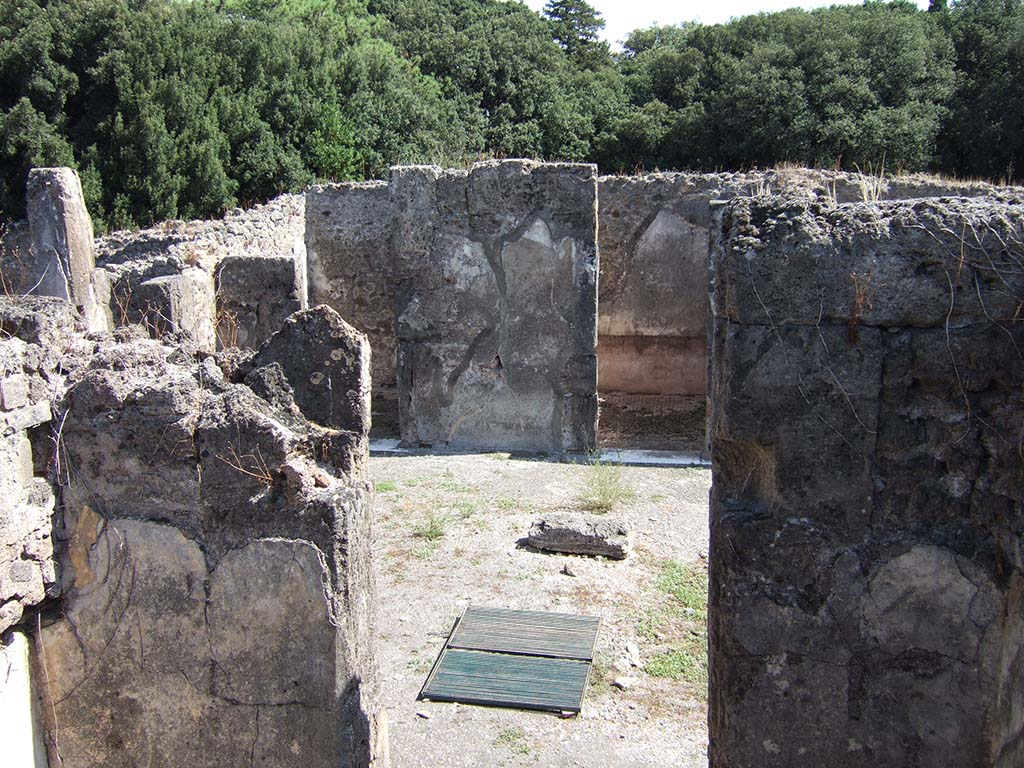 VIII.2.34 Pompeii. May 2006. Looking east into and across atrium ‘c’, from VIII.2.30.