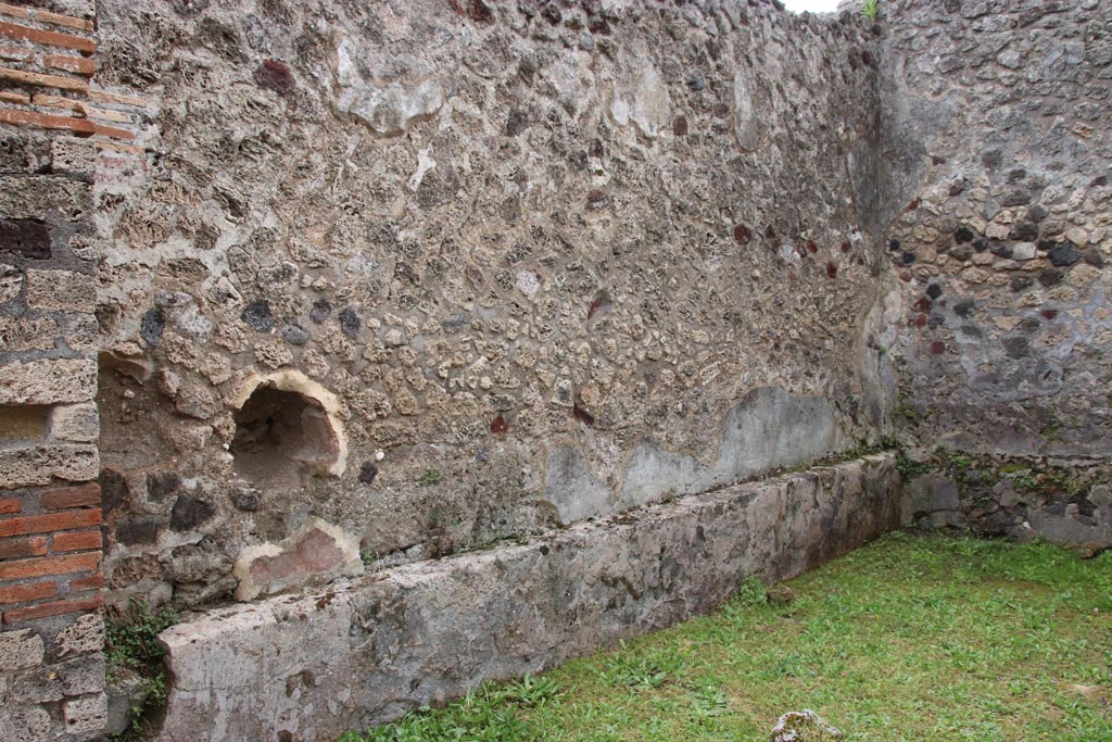 VIII.2.35 Pompeii. May 2024. Looking south along east wall with niche at north end. Photo courtesy of Klaus Heese.