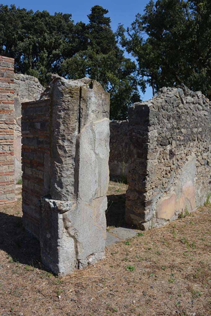 VIII.2.39 Pompeii. September 2019. 
East ala g, north side, with doorway in north wall into room f, from south-east corner of atrium.
Foto Annette Haug, ERC Grant 681269 DÉCOR

