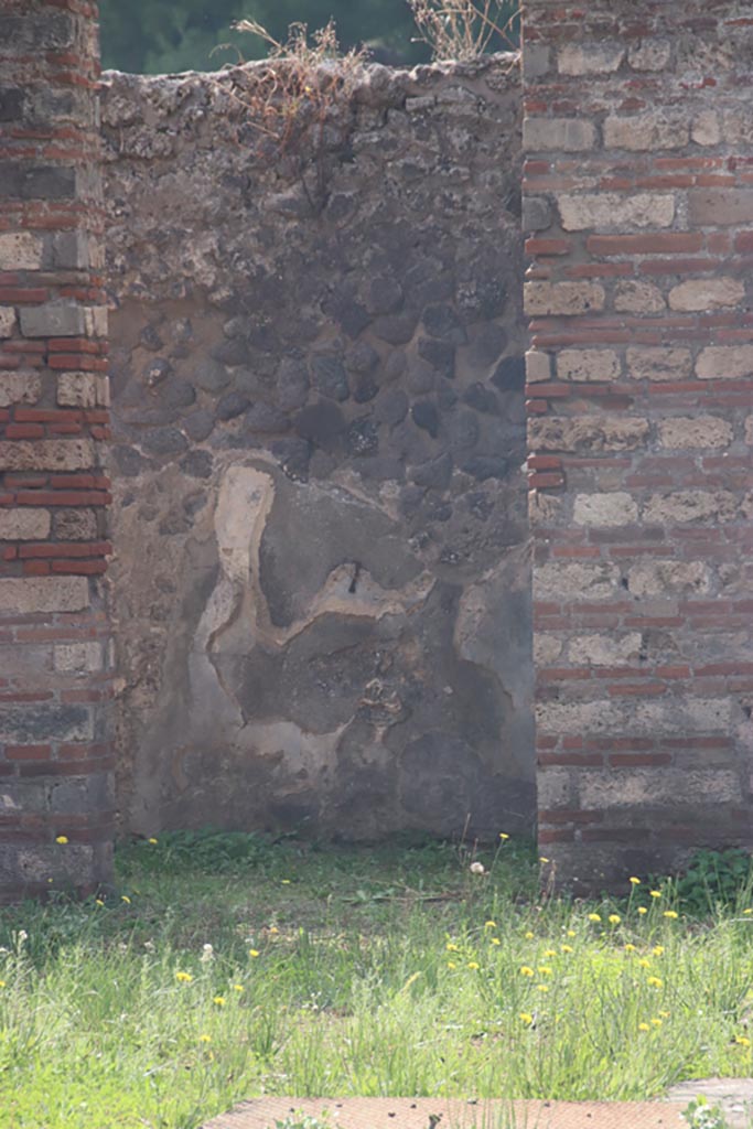 VIII.2.39 Pompeii. October 2023. Doorway to room (t). Photo courtesy of Klaus Heese.