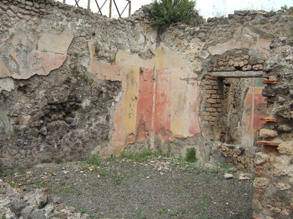 VIII.2.39 Pompeii. May 2006. Room p, north-west corner, with window in north wall to west ala, room h.