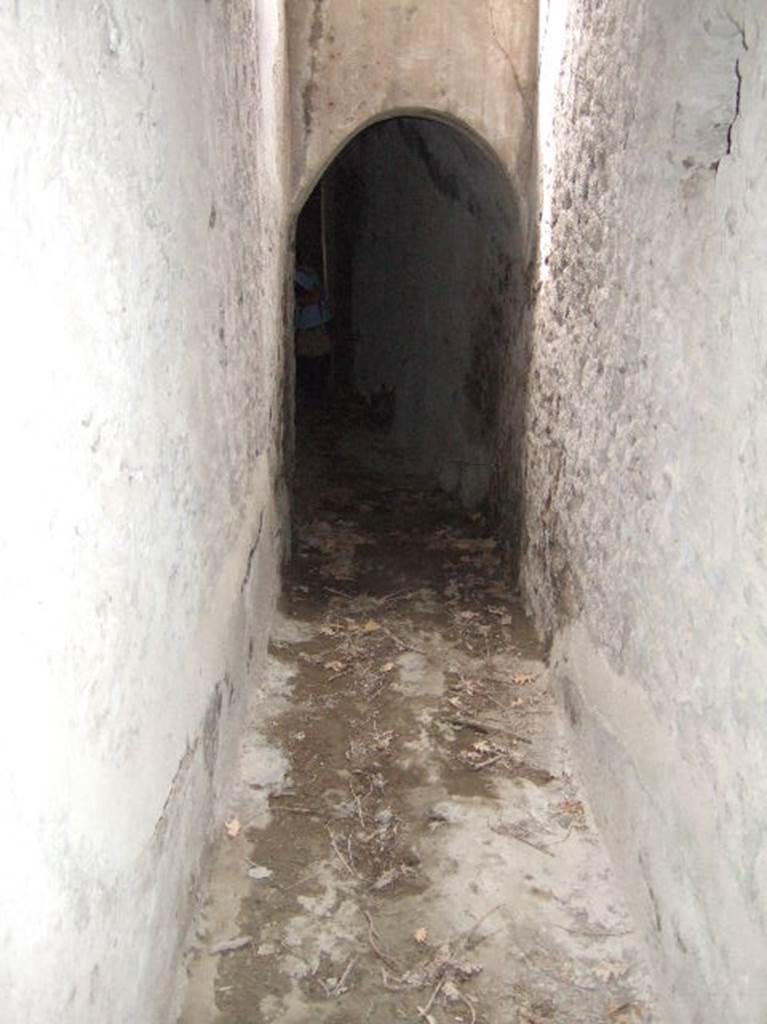 VIII.2.39 Pompeii. May 2006. Corridor 01 looking south from base of staircase on second lower floor.
