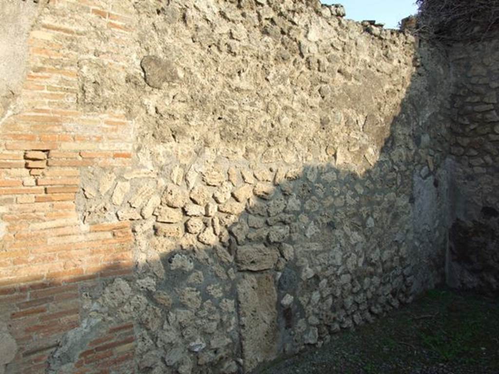 VIII.3.5 Pompeii.  Shop.  December 2007.  East wall.