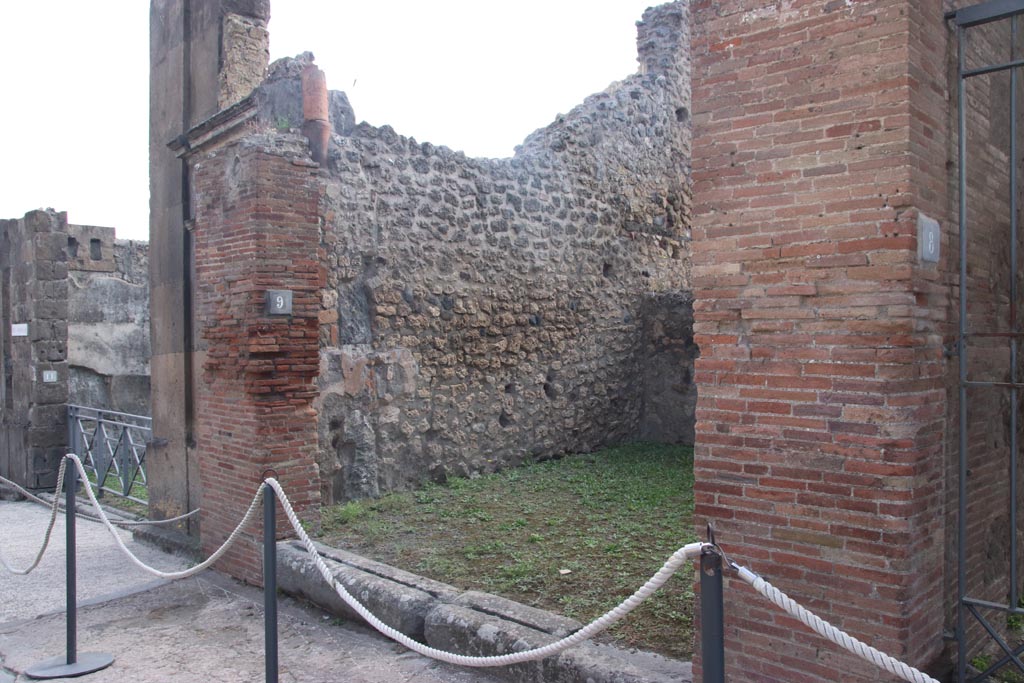 VIII.3.9 Pompeii, in centre. October 2023. Looking towards entrance doorway and east wall of shop. Photo courtesy of Klaus Heese.