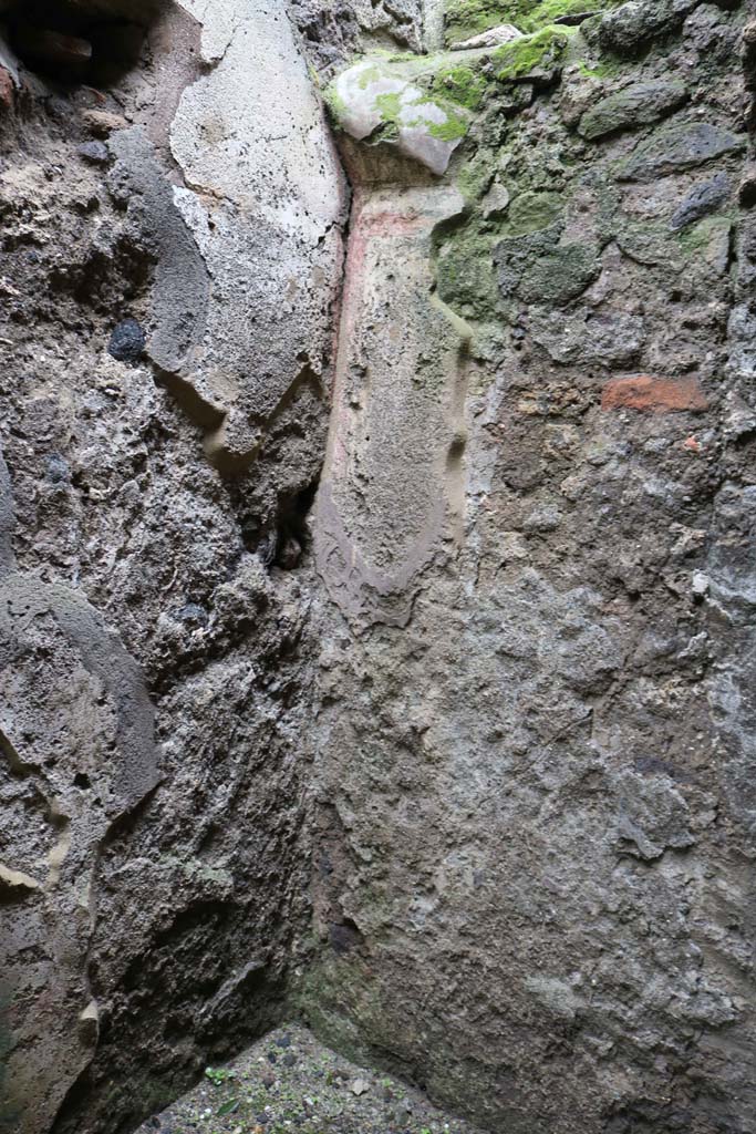 VIII.3.11, Pompeii, December 2018. 
Cubiculum, south-east corner, with vaulted east wall, on left. Photo courtesy of Aude Durand.
