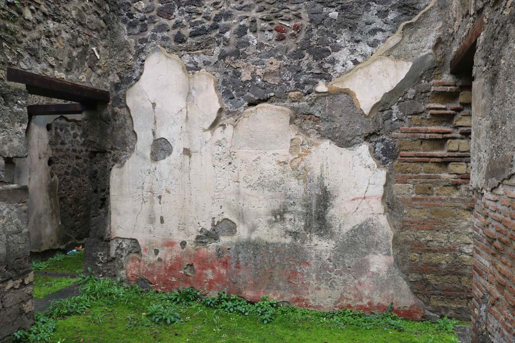 VIII.3.12 Pompeii. December 2018. 
Looking towards west wall of triclinium, on the left is the doorway to atrium/courtyard, and doorway into VIII.3.11, on right.
Photo courtesy of Aude Durand.

