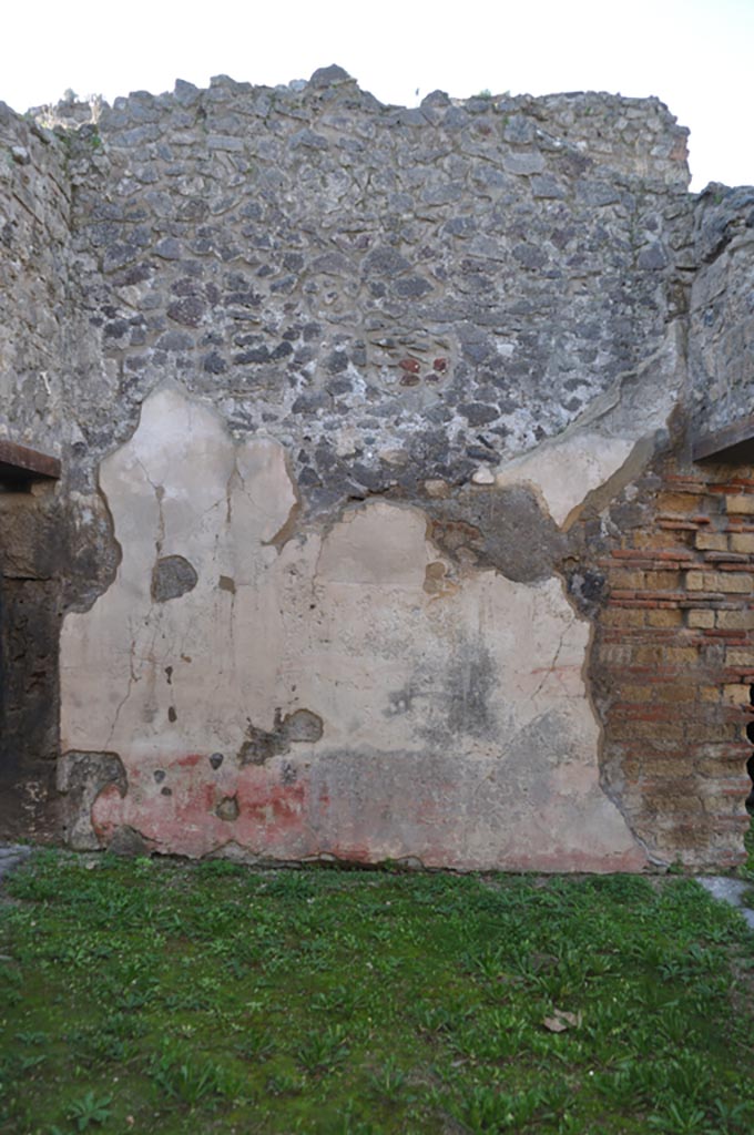 VIII.3.12 Pompeii. January 2024. 
West wall of triclinium with doorway into atrium/yard, on left, and into shop at VIII.3.11, on right.
Photo courtesy of Domenico Esposito.

