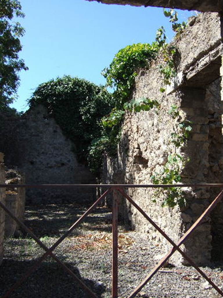 VIII.3.13 Pompeii. September 2005. Entrance doorway, looking west.
On the right is the doorway to the kitchen and latrine, and also a small room.
