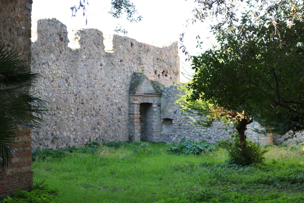 VIII.3.14, Pompeii. December 2018. 
Looking towards north-west corner of garden area, with aedicula niche on west wall. Photo courtesy of Aude Durand.
