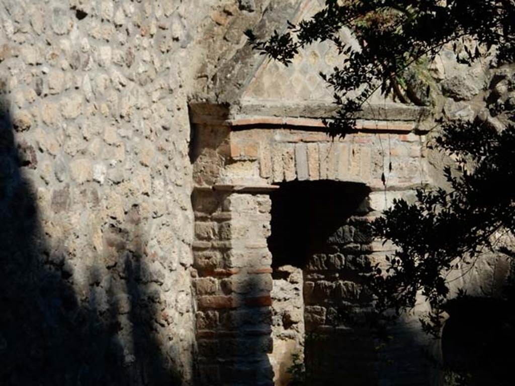 VIII.3.14 Pompeii. May 2016. Detail of niche with aedicule façade. Photo courtesy of Buzz Ferebee.