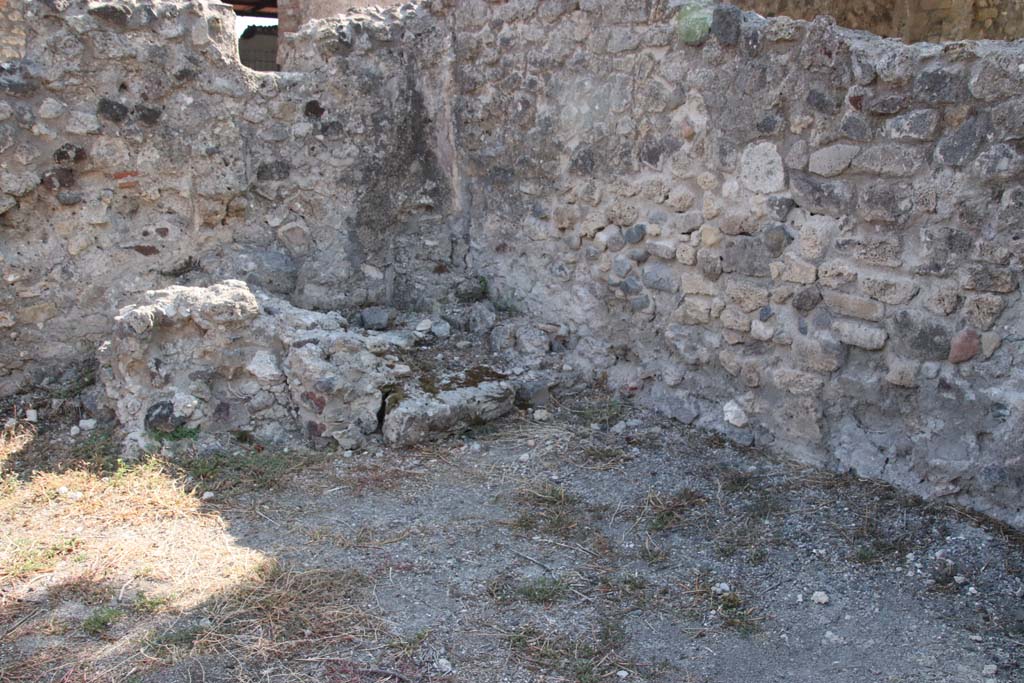 VIII.3.15 Pompeii. September 2021. Looking towards south-west corner with steps to upper floor. Photo courtesy of Klaus Heese.
This was the area for room 3, on the plan.
