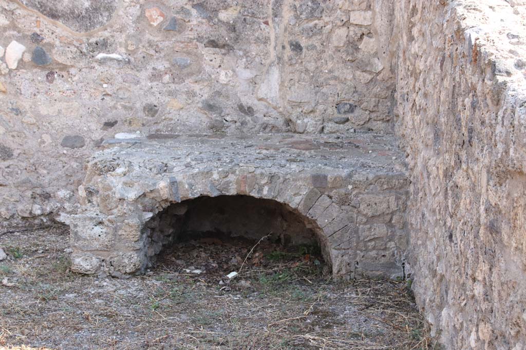 VIII.3.18/16 Pompeii. September 2021. Detail of hearth against south wall in south-west corner. Photo courtesy of Klaus Heese.