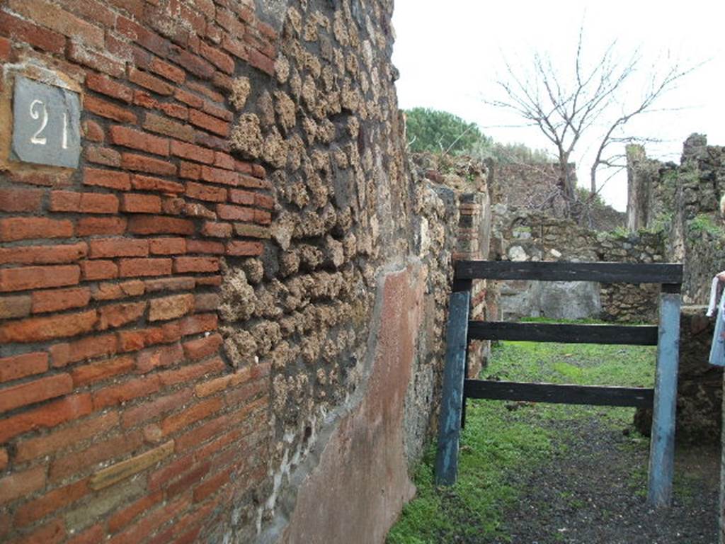 VIII.3.21 Pompeii. December 2004. Looking east along the north wall of entrance fauces 1.