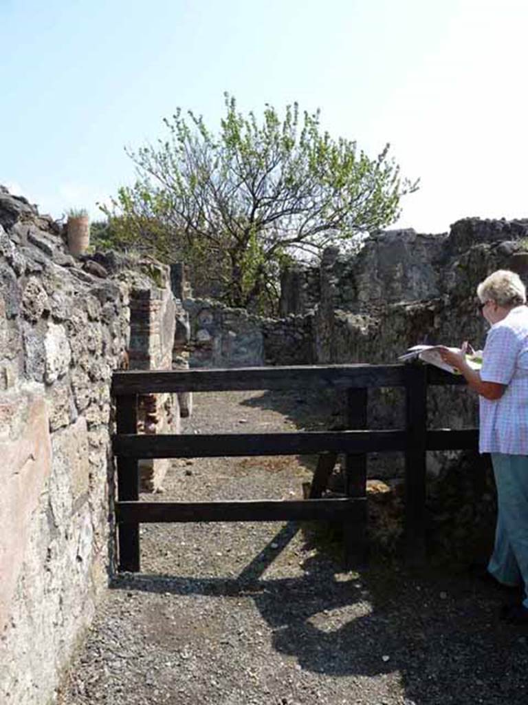 VIII.3.21 Pompeii. May 2010. Looking east from entrance fauces 1 to room 2.