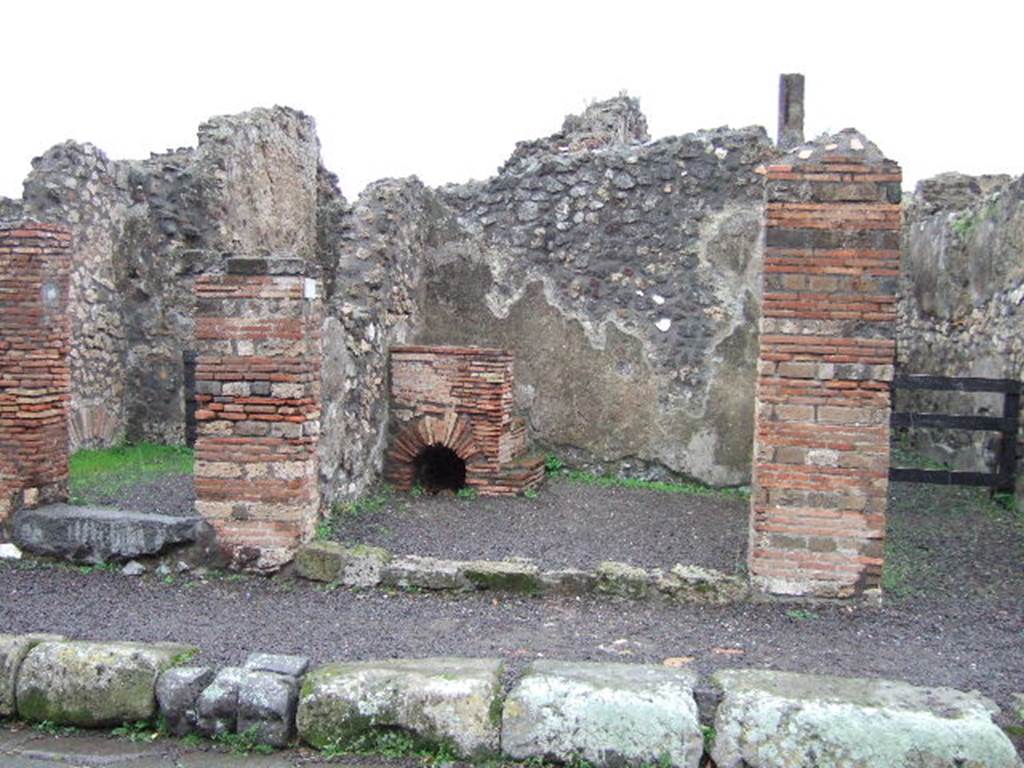 VIII.3.25 Pompeii. December 2005. Entrance.