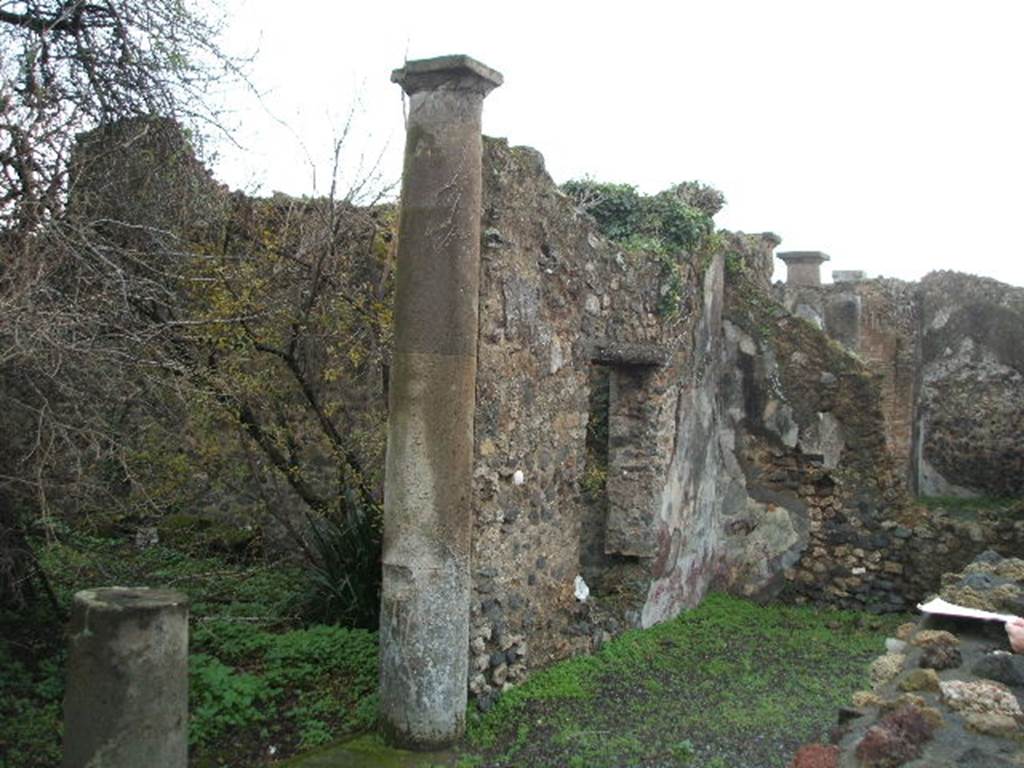 VIII.3.31 Pompeii. December 2004.  Looking south east across peristyle area from VIII.3.28.