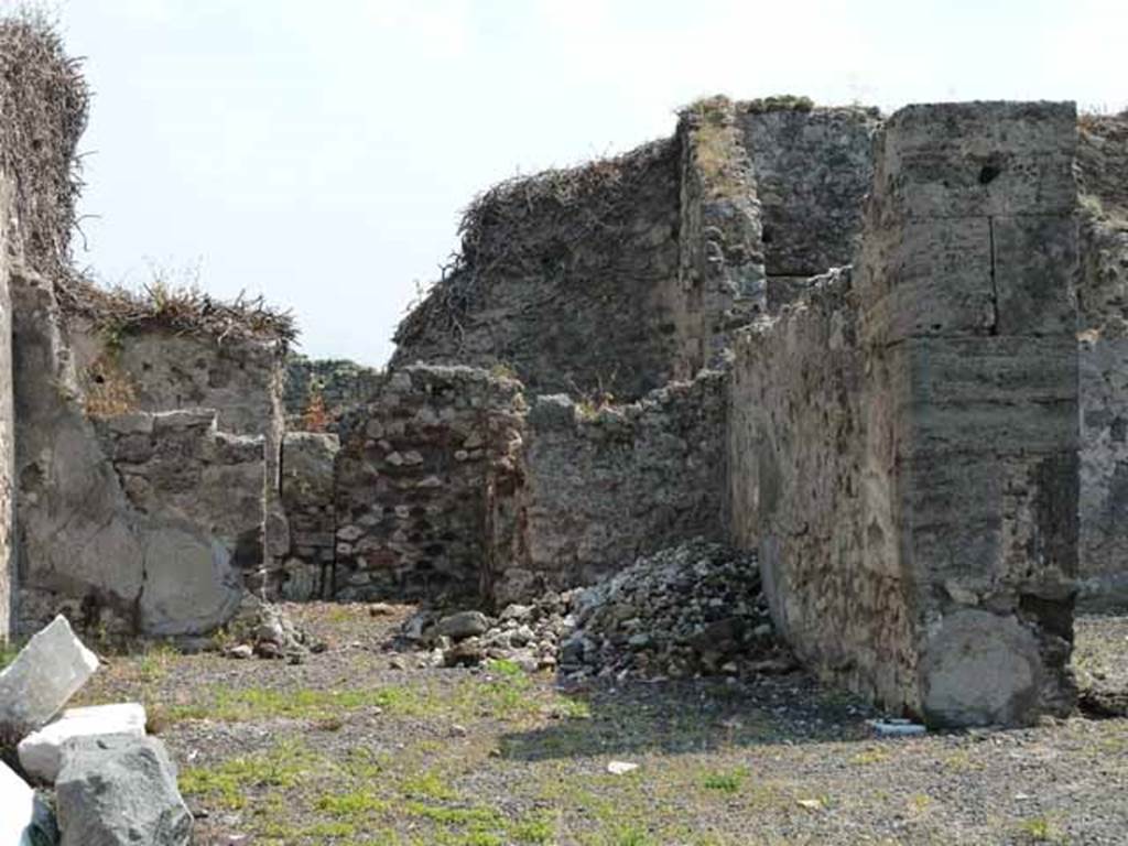 VIII.3.31 Pompeii. May 2010. Doorway to tablinum, with small room or storeroom at rear.