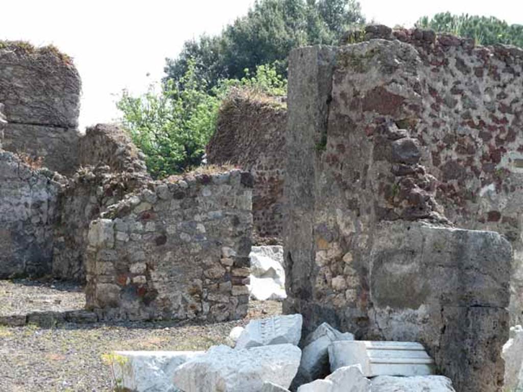 VIII.3.31 Pompeii. May 2010. East wall of ala with doorway to other cubiculum on east side of atrium (with white marble blocks visible behind doorway).