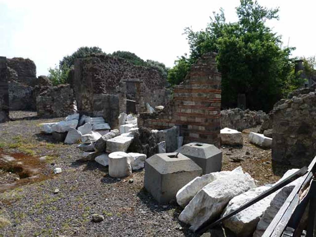 VIII.3.31 Pompeii. May 2010. Two doorways to rooms on the south side of atrium, an oecus and an ala
