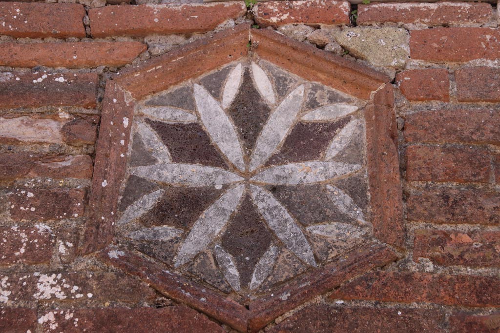 VIII.4.1 Pompeii. October 2022. 
Detail of plaque with geometric design on outside pillar, on the right of entrance doorway. Photo courtesy of Klaus Heese. 
